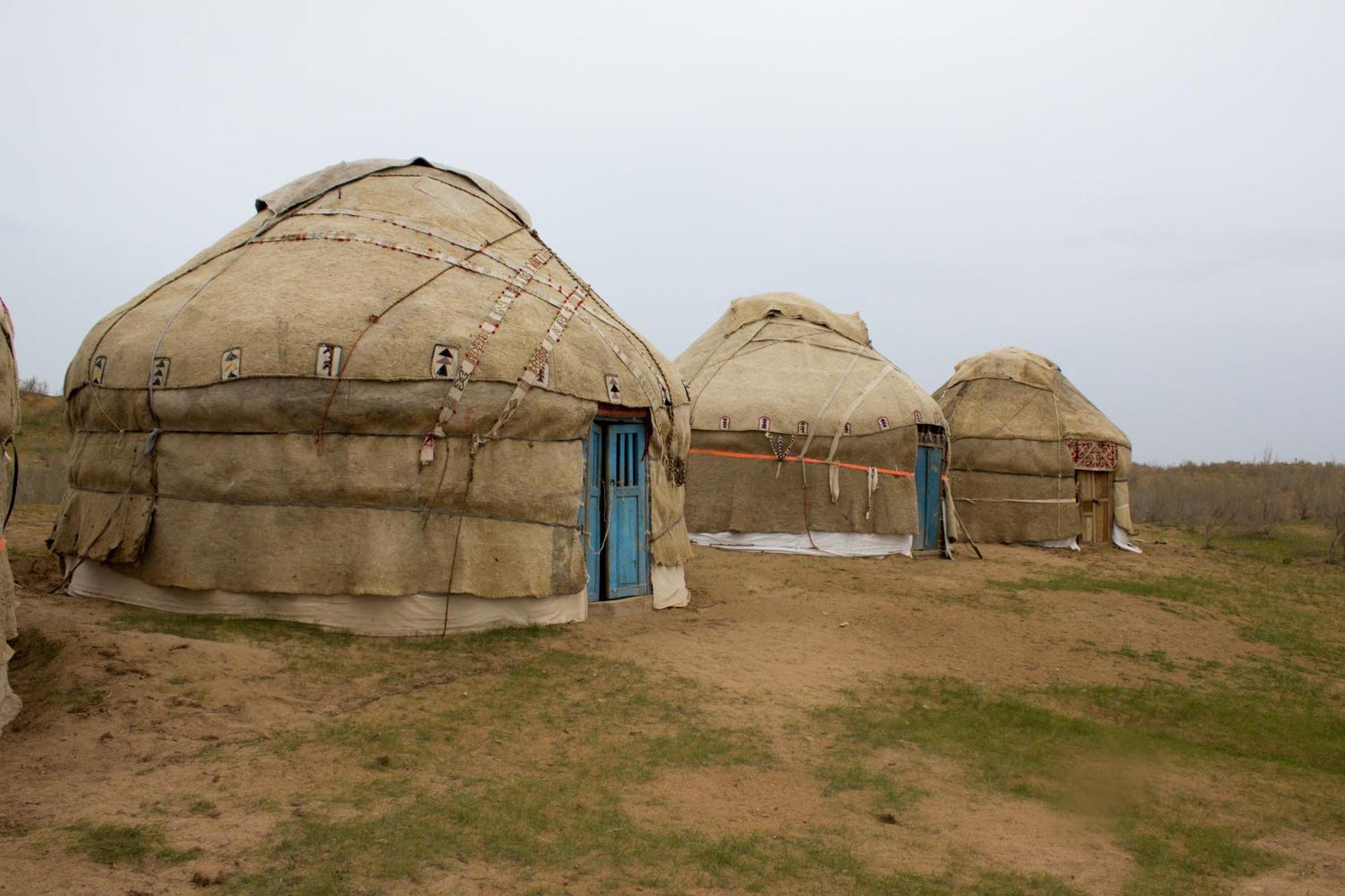 ホテル Kyzylkum Nights Camp & Family Yurt Nurota エクステリア 写真