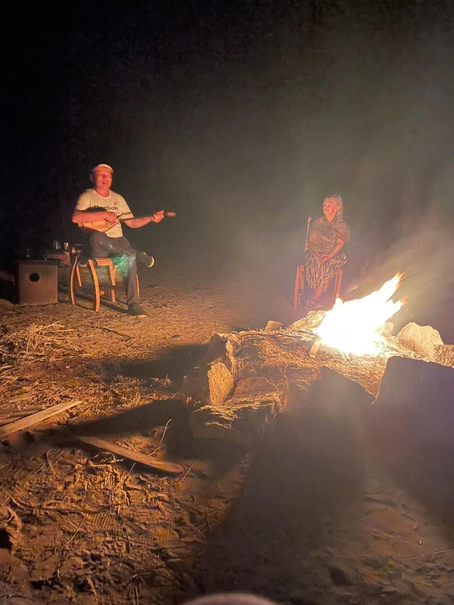 ホテル Kyzylkum Nights Camp & Family Yurt Nurota エクステリア 写真